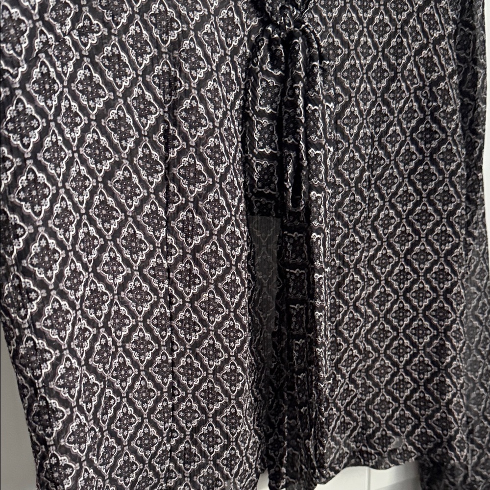 Patterned Blouse - Picture 3 of 7